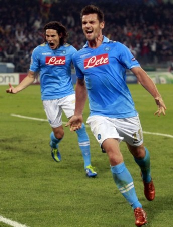 这两名年轻 这两名年轻